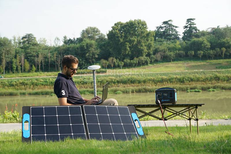 Surviving Off The Grid: 300w Foldable Solar Panels As A Lifesaver