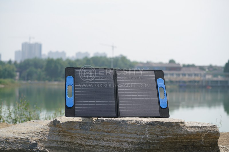 100 Watt Folding Solar Panel Kit