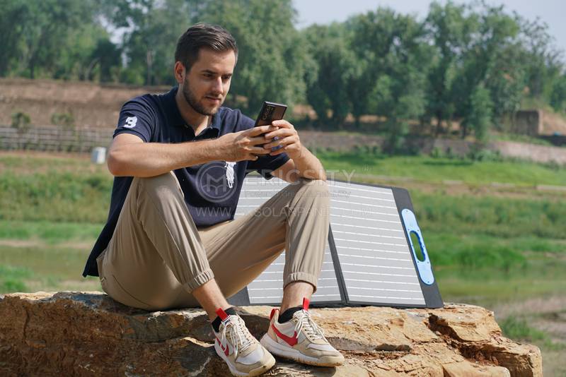 Solar Folding Solutions: Harnessing Portable Renewable Energy